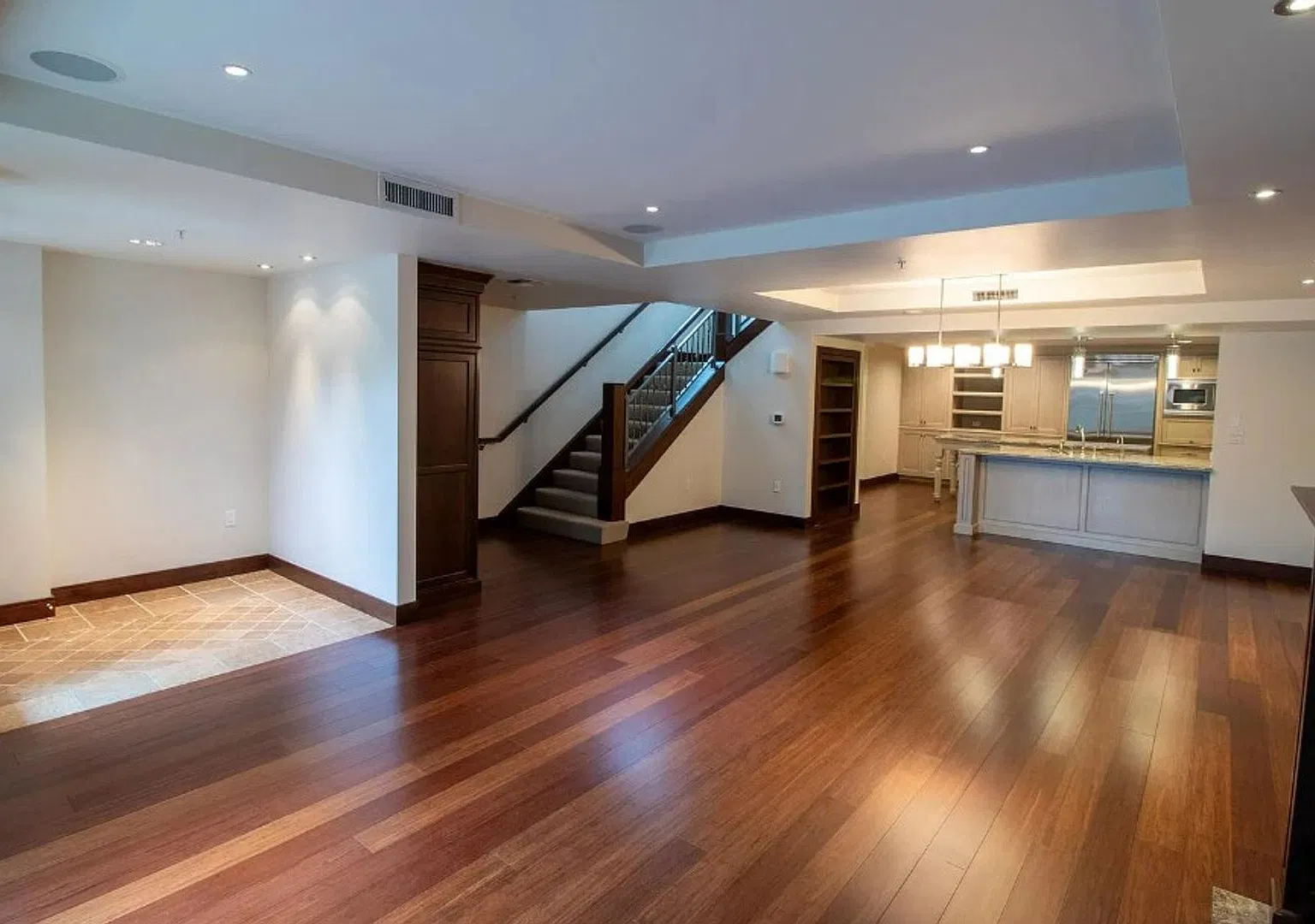 3Bd/2.5Ba Bellevue Townhome — Photo 4