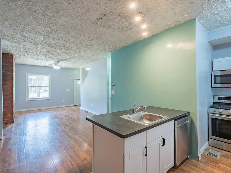 426 Borland St — Photo 11