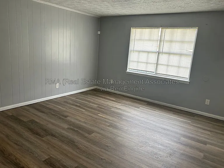 1110 W Poplar St #P2 — Photo 5