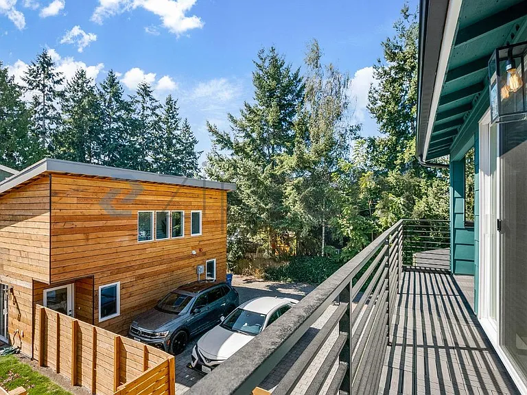 10213 40th Ave SW #C — Photo 33