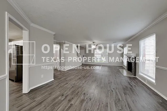 1247 Kings Creek Trl — Photo 3