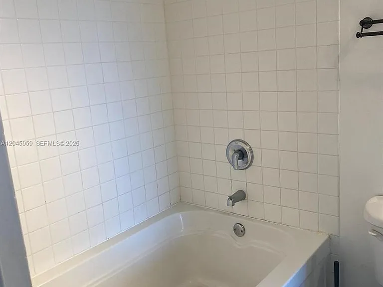 10 SW South River Dr #1708 — Photo 7