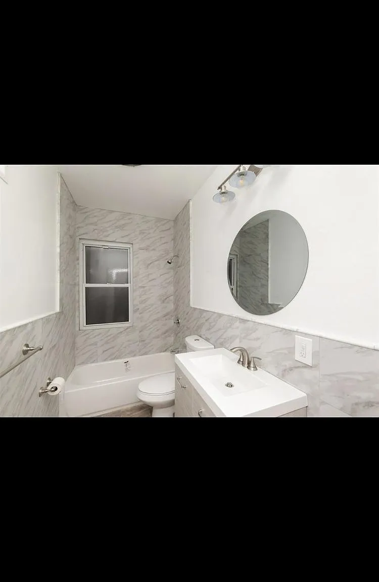 3 bed, 3000 sqft, $2,300 — Photo 1