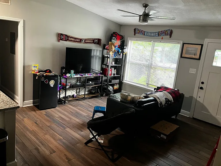1682 Mayhew St — Photo 3