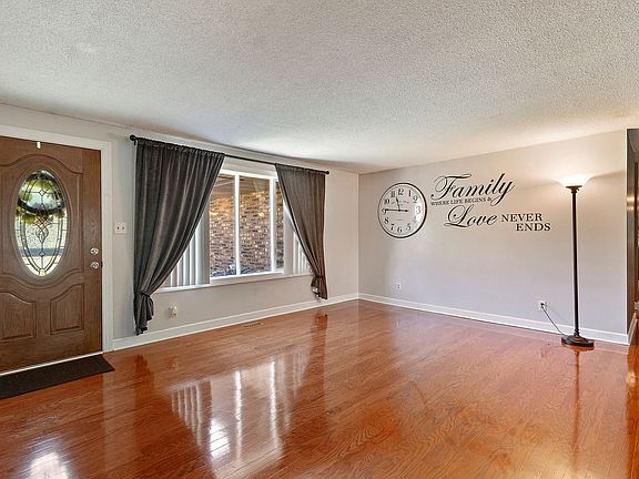 2nd image of 685 Heritage Dr
