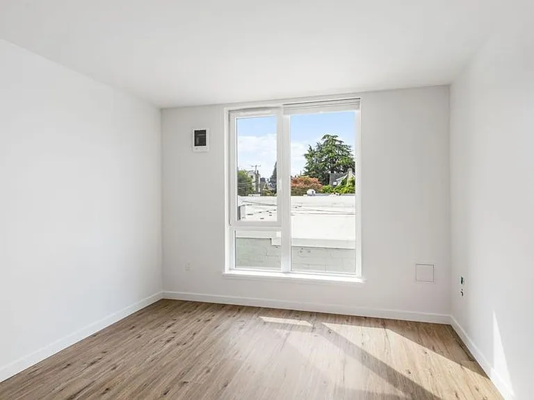 CHRONICLE: Stylish Wallingford Studios with Full Appliance Package & Premium Amenities — Photo 38