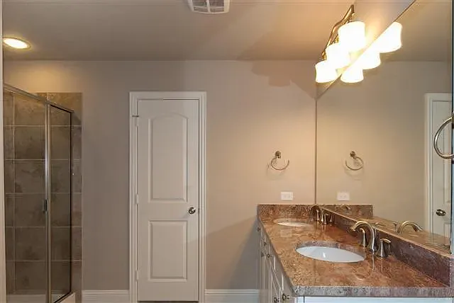 2572 Jackson Dr — Photo 9