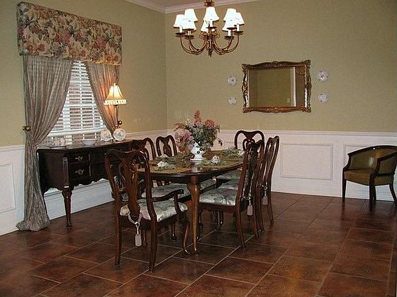 2nd image of 1842 Old Oak Dr