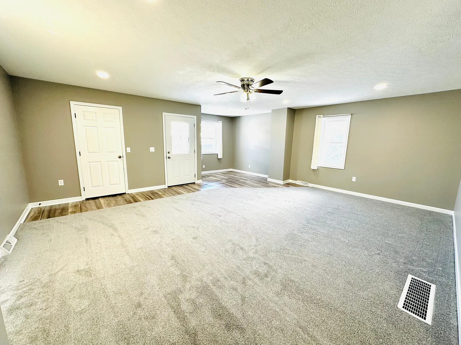 5 bed, 2.5 bath, 2166 sqft, $1,900 — Photo 3