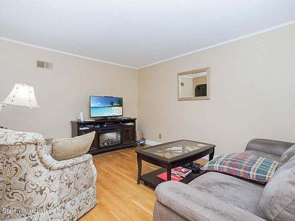 4th image of 139 Fairfield St