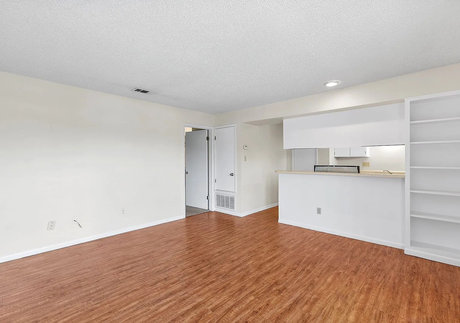 LBJ Apartments — Photo 3