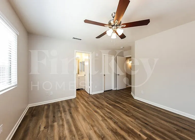 3145 W Crest Ln — Photo 9