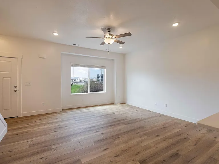 578 W 1120 N — Photo 10