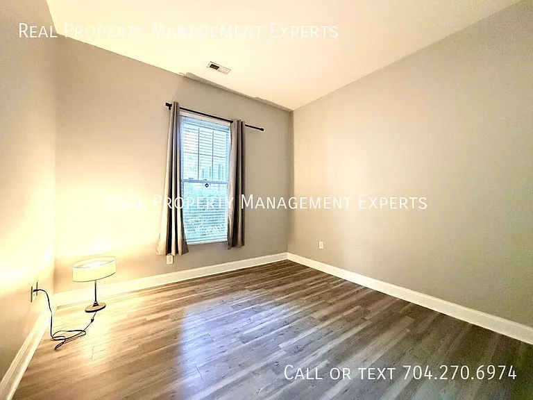 761 N Alexander St — Photo 10