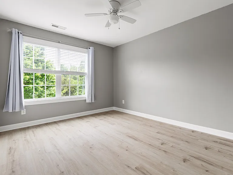 511 E Hatterleigh Ave — Photo 27