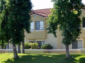 Los Olivos Apartments