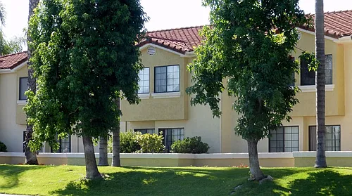 Los Olivos Apartments Photo 1