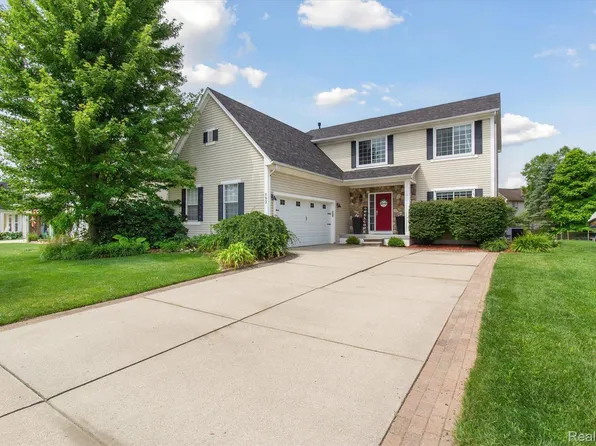 892 Townsend Dr, Oxford, MI 48371