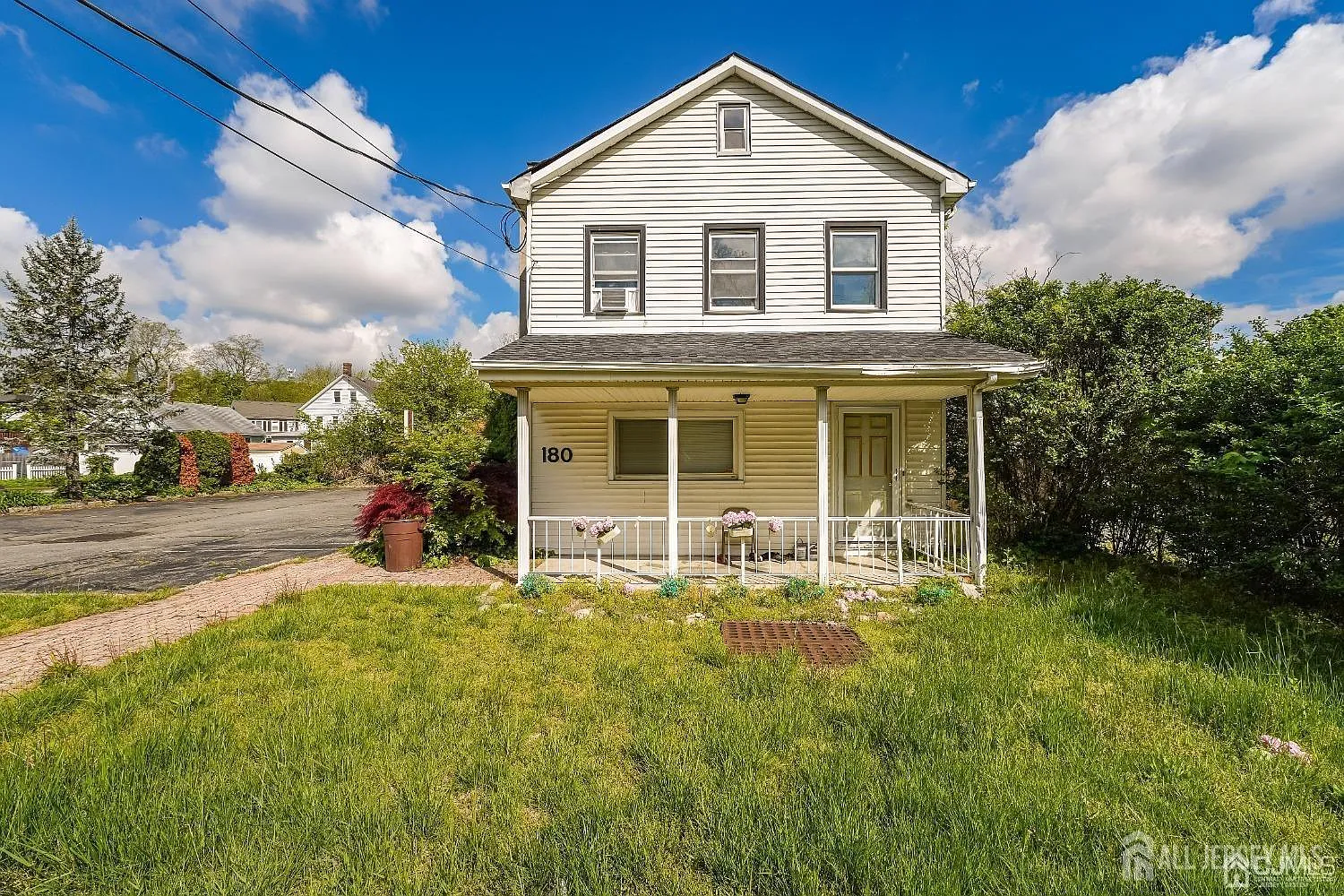 2 bed, 1.0 bath, $2,000 — Photo 1