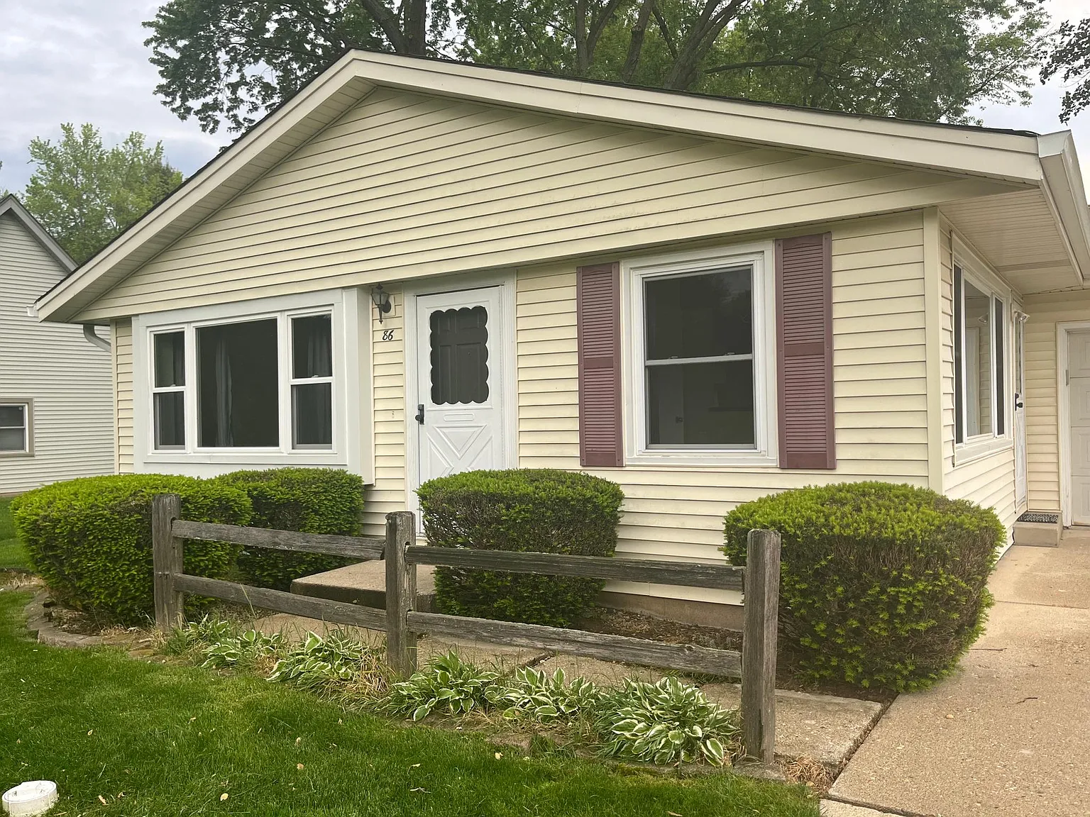 3 bed, 1.5 bath, 1176 sqft, $2,700 — Photo 2