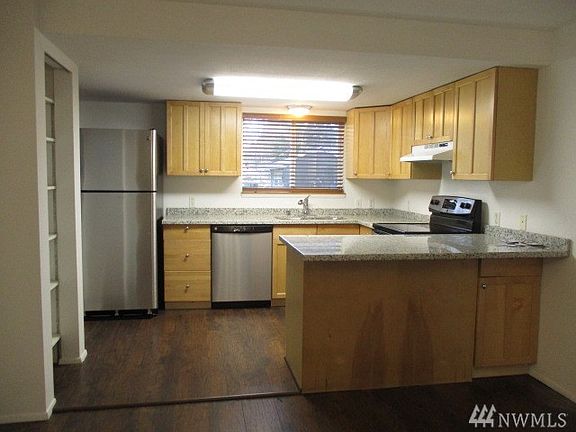 4th image of 2541 Madrona Dr SE