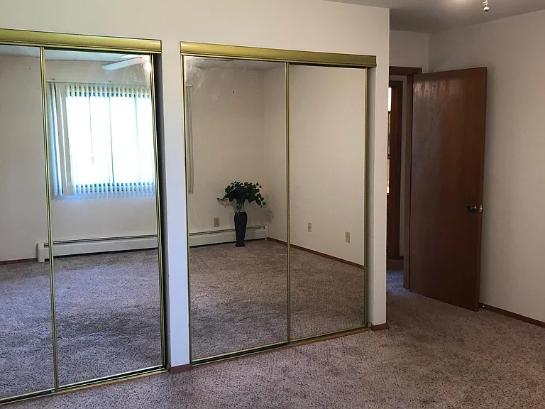 225 E Market St — Photo 18