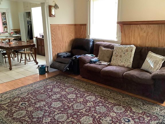 3rd image of 1106 W Claude St