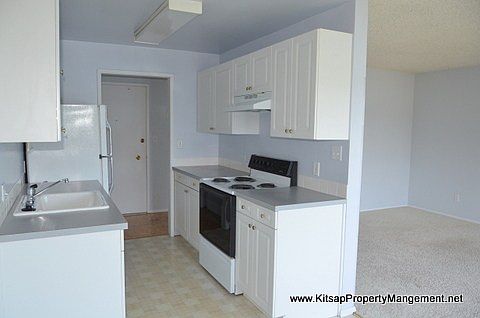 4th image of 924 Shorewood Dr APT 28