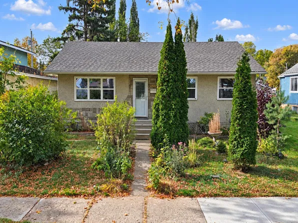 11920 37th St NW, Edmonton, AB T5W 2C1