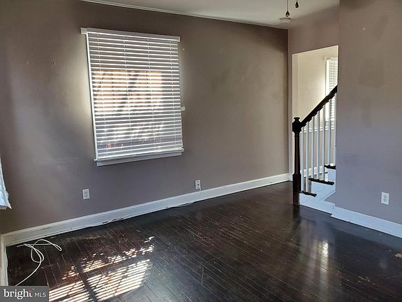4th image of 1810 Leslie Ave