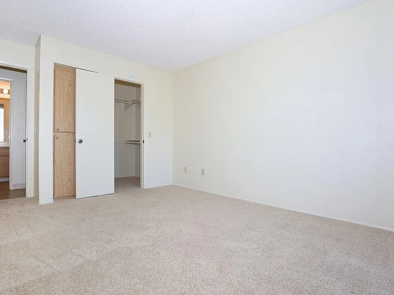 One park Apartments — Photo 18