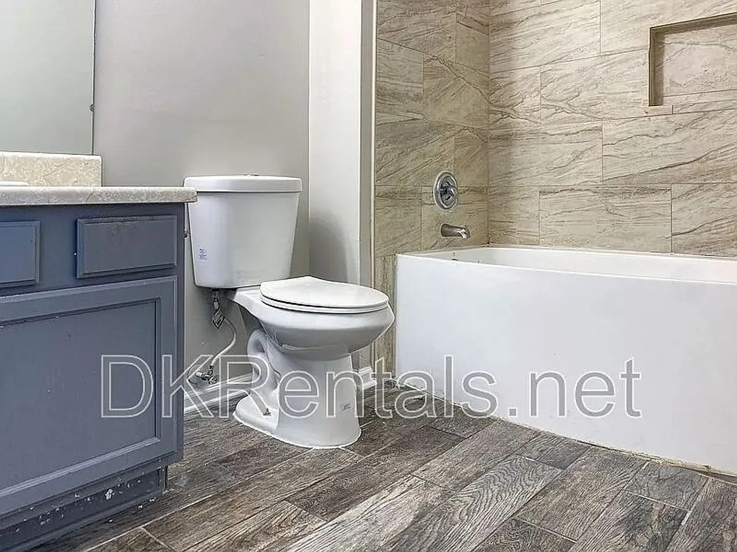 Room in 3 Bedroom Home at High Park Ln — Photo 3