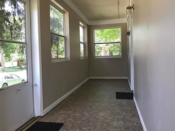 3rd image of 708 S Ledford St