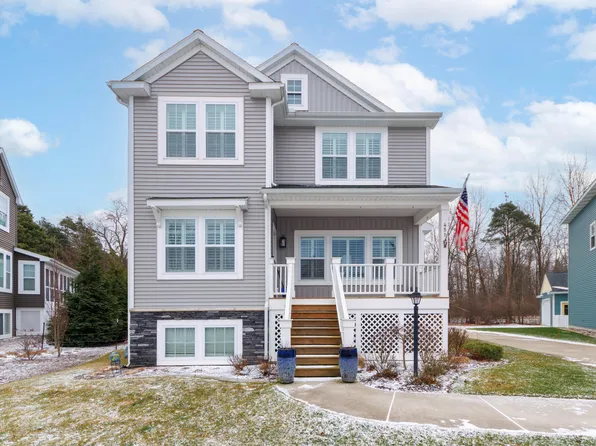 451 Summer Grove Dr, Douglas, MI 49406