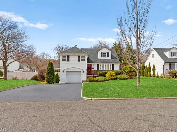 127 E Village Circle, Paramus, NJ 07652