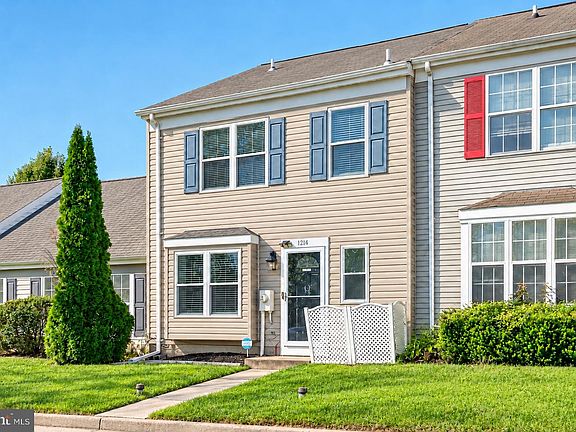 2nd image of 1214 Griffith Pl