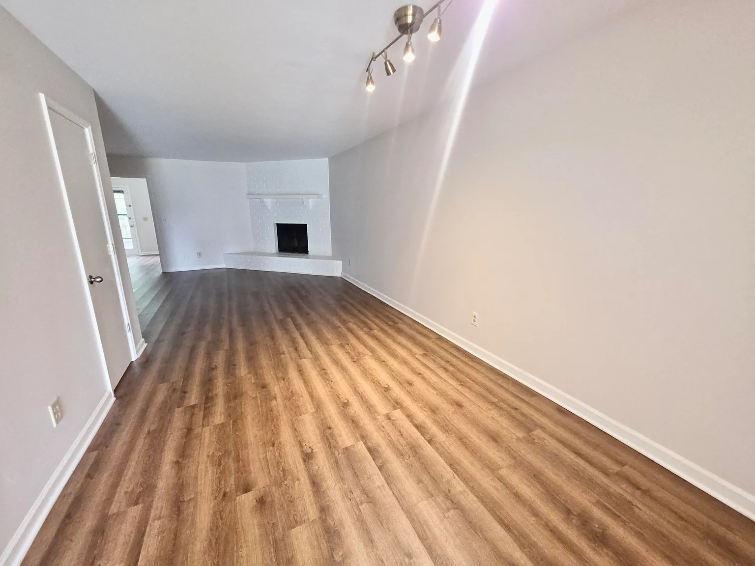 3 bed, 2.5 bath, 1840 sqft, $2,650 — Photo 4