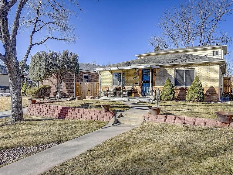 2811 Utica St — Photo 2
