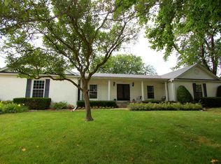 2304 Wynnewood Ct, Davenport, IA 52807