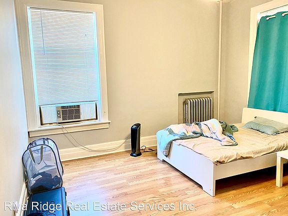 5th image of 251 S Saint Clair St APT 1