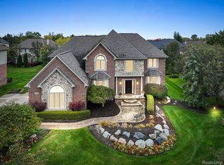 1157 Provincial Dr, Troy, MI