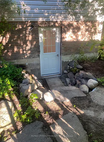 44 Smyth Cres SW Photo 1