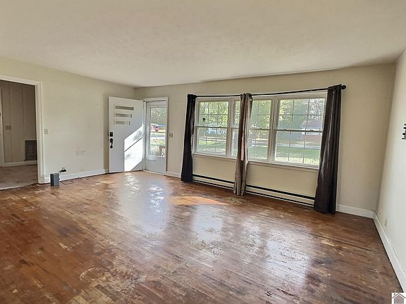 2nd image of 624 Main St
