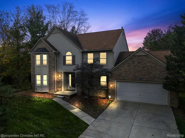 43229 Dequindre Rd, Troy, MI 48085