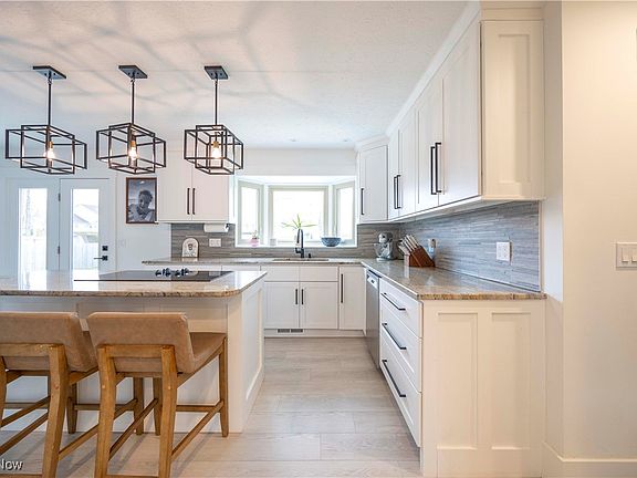 4th image of 20609 Wildwood Ln