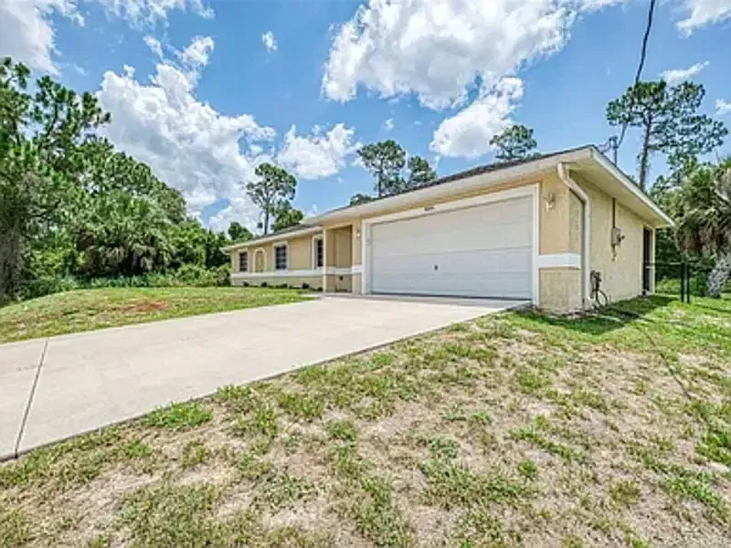 3 bed, 2.0 bath, 1170 sqft, $1,700 — Photo 4