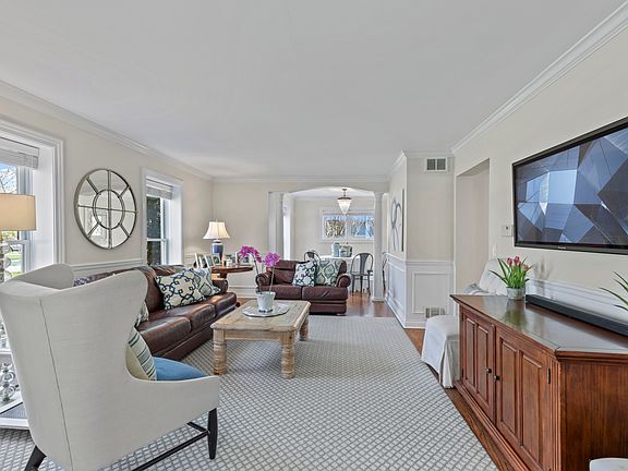 3rd image of 171 Park Ave