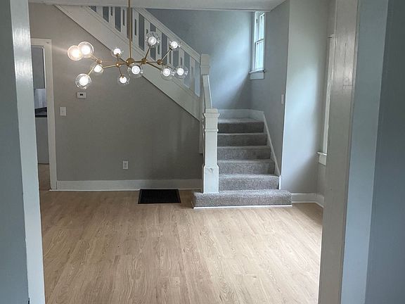 3rd image of 324 N Oxford St #326