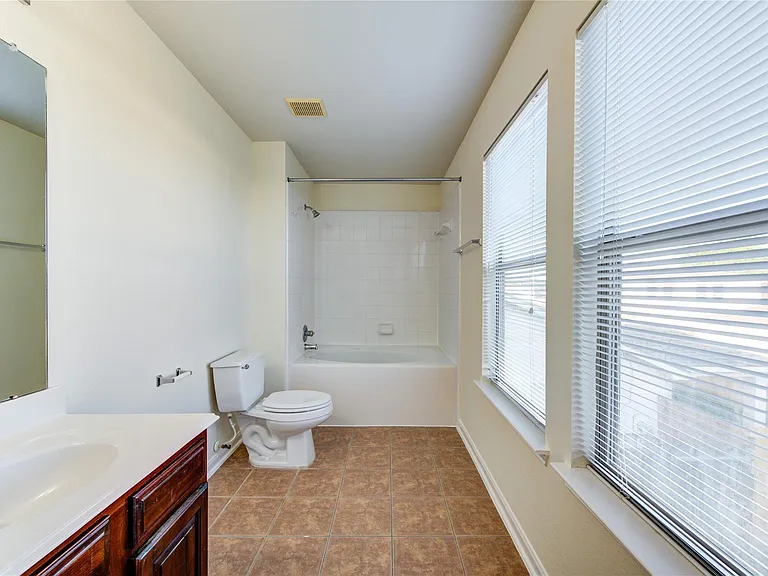 15326 Mission Oak Dr — Photo 19