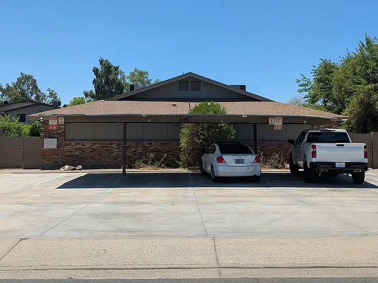 2931 E Beck Ln — Photo 17